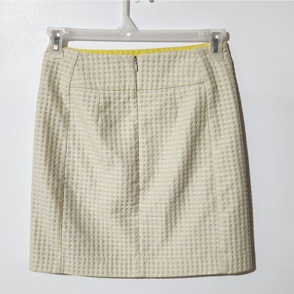 Ann Taylor Loft Mini A-Line Cream Yellow Dot Skirt 4 Hook Zipper Closure - Picture 2 of 4